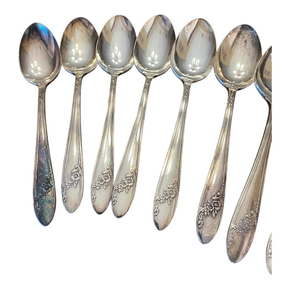 Set of 14 Oneida Community Queen Bess II silverplate spoons - Picture 2 of 6